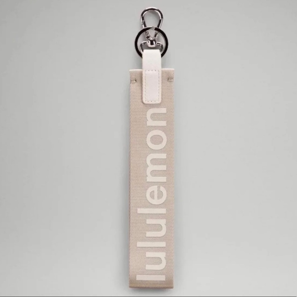 Lululemon Never Lost Keychain white opal new with tags